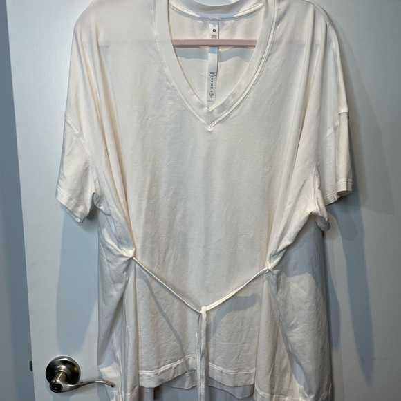 lululemon athletica Tops - Lululemon oversized white V-neck top SZ 12